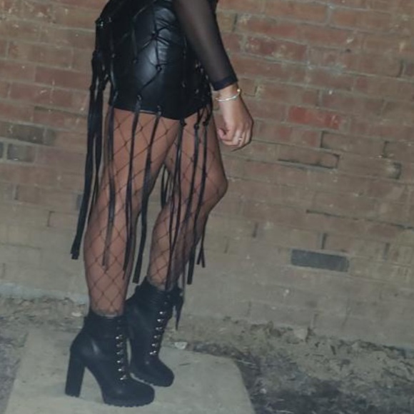 New In Box Shandee Black Lace Up Bootie, 5.5 - Picture 5 of 7